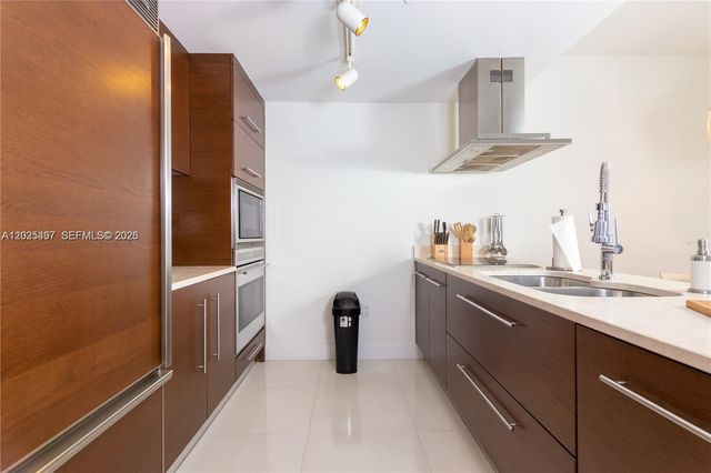 485 Brickell Ave 2006, Miami, FL 33131