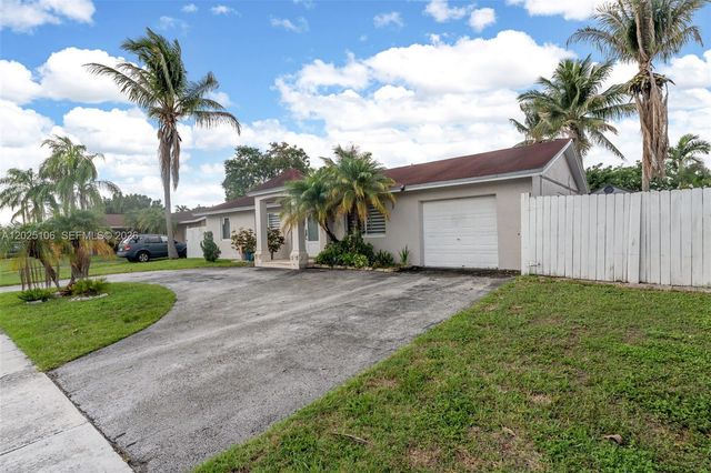 15042 SW 69th Street, Miami, FL 33193
