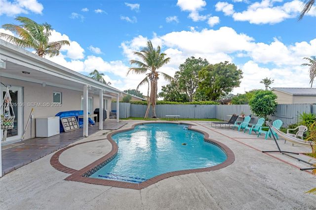 15042 SW 69th Street, Miami, FL 33193
