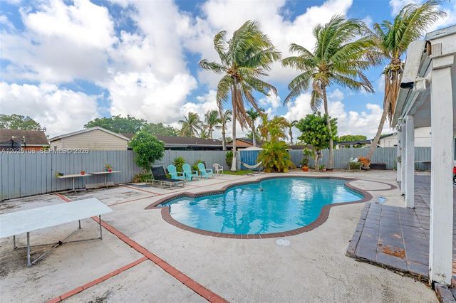 15042 SW 69th Street, Miami, FL 33193