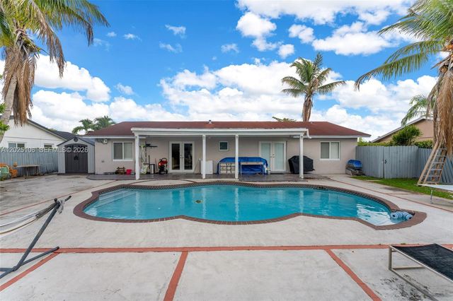 15042 SW 69th Street, Miami, FL 33193