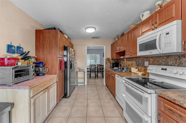 15042 SW 69th Street, Miami, FL 33193