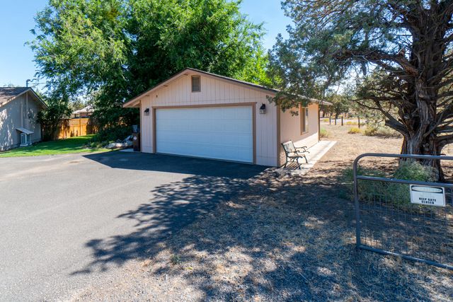 2218 SW 79th Street, Redmond, OR 97756
