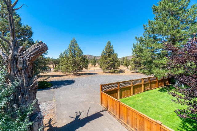 2218 SW 79th Street, Redmond, OR 97756