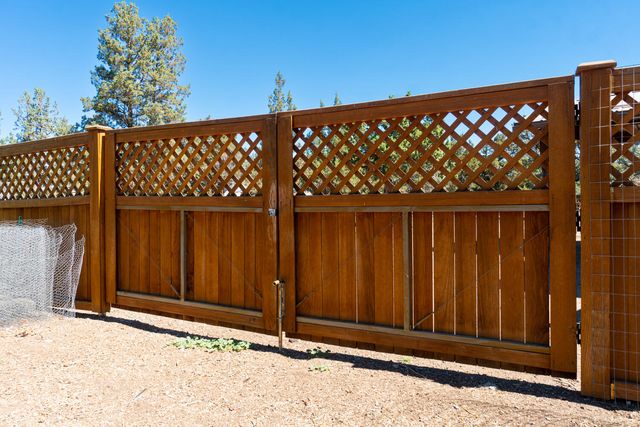 2218 SW 79th Street, Redmond, OR 97756