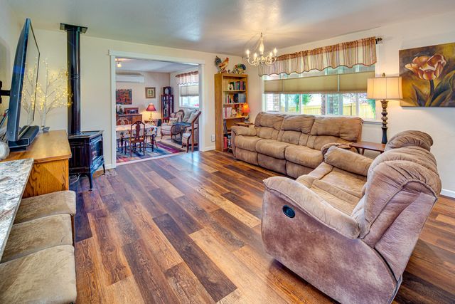 2218 SW 79th Street, Redmond, OR 97756