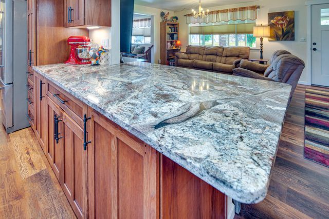 2218 SW 79th Street, Redmond, OR 97756