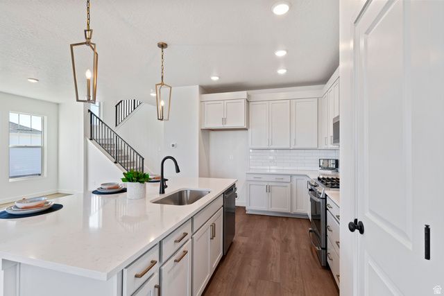 799 W HALVORSEN PKWY, Saratoga Springs, UT 84045