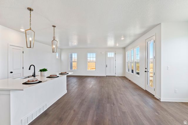 799 W HALVORSEN PKWY, Saratoga Springs, UT 84045