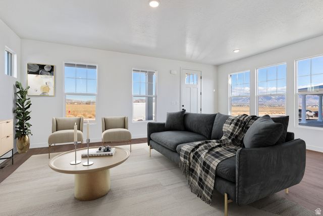 799 W HALVORSEN PKWY, Saratoga Springs, UT 84045