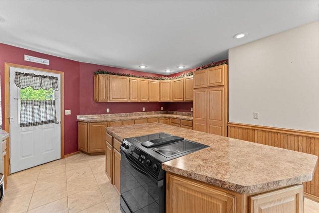 1827 Huntington Park Drive, Reedsburg, WI 53959