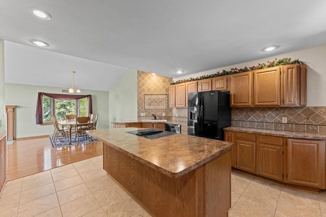 1827 Huntington Park Drive, Reedsburg, WI 53959