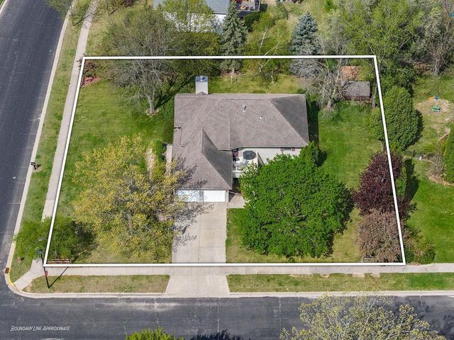 1827 Huntington Park Drive, Reedsburg, WI 53959