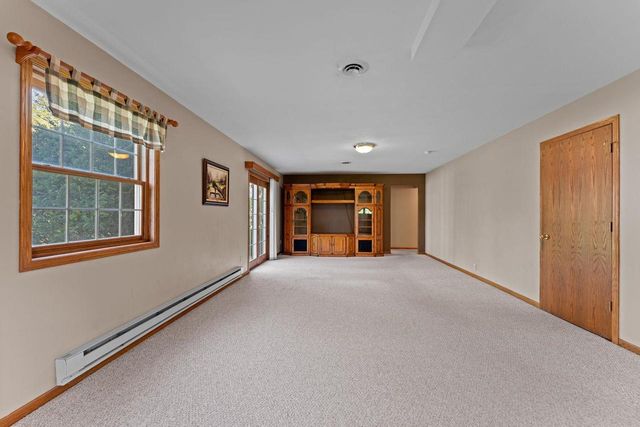 1827 Huntington Park Drive, Reedsburg, WI 53959