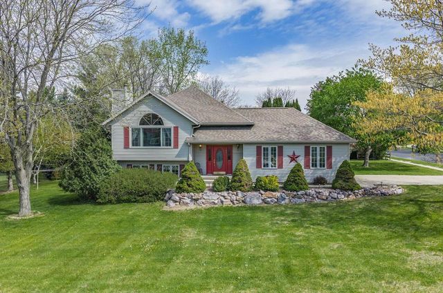 1827 Huntington Park Drive, Reedsburg, WI 53959