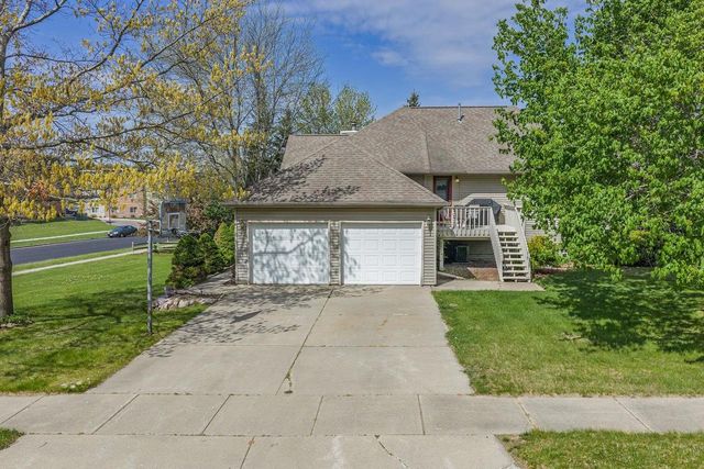 1827 Huntington Park Drive, Reedsburg, WI 53959