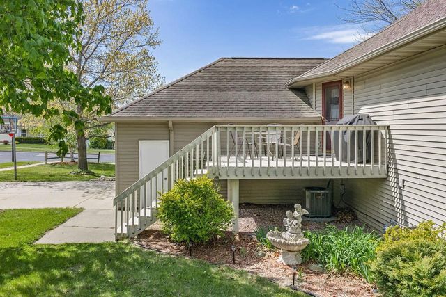 1827 Huntington Park Drive, Reedsburg, WI 53959