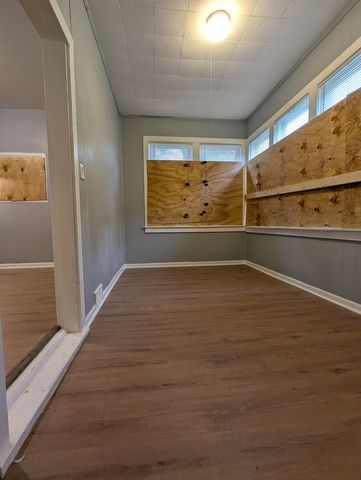 8601 S Kingston Avenue, Chicago, IL 60617