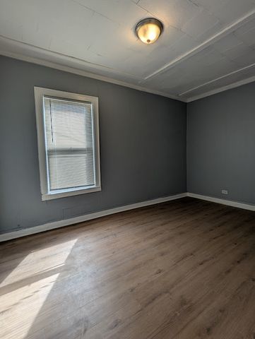 8601 S Kingston Avenue, Chicago, IL 60617