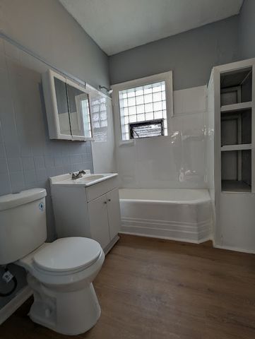 8601 S Kingston Avenue, Chicago, IL 60617