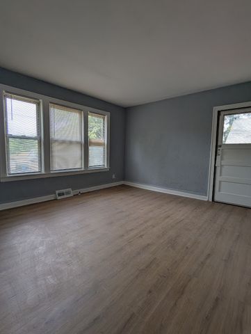 8601 S Kingston Avenue, Chicago, IL 60617