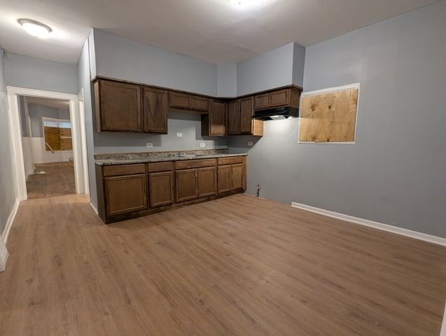 8601 S Kingston Avenue, Chicago, IL 60617