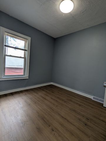 8601 S Kingston Avenue, Chicago, IL 60617