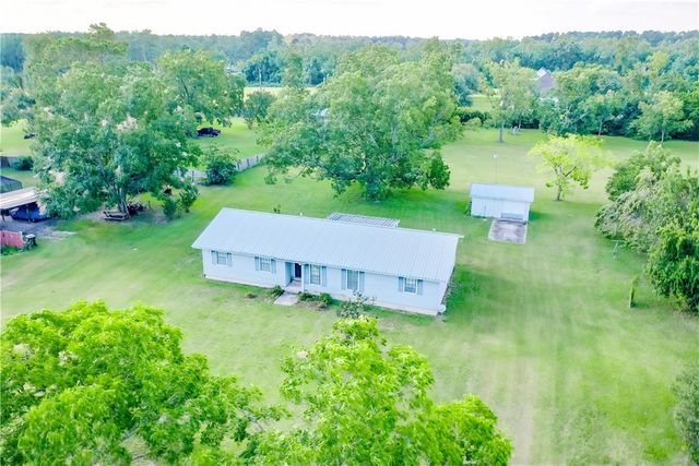 2142 Ben Couch Road, Blackshear, GA 31516