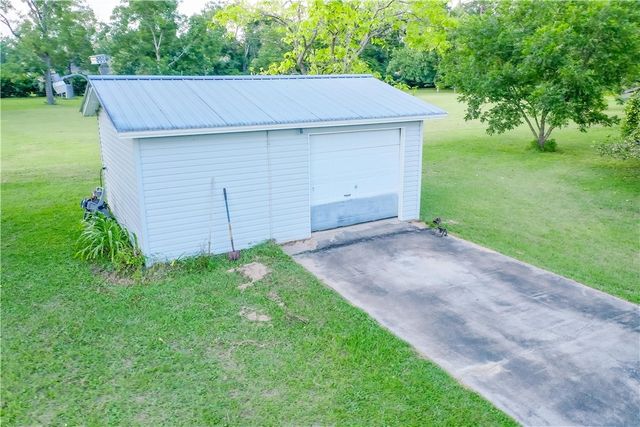 2142 Ben Couch Road, Blackshear, GA 31516