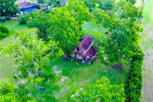 2142 Ben Couch Road, Blackshear, GA 31516