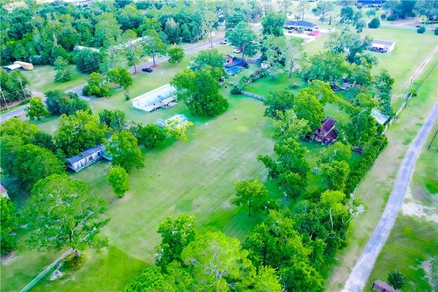 2142 Ben Couch Road, Blackshear, GA 31516