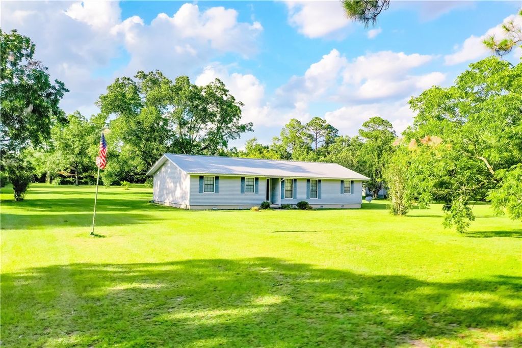 2142 Ben Couch Road, Blackshear, GA 31516