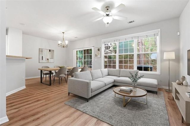 1006 Ivydale Circle, Lawrenceville, GA 30045