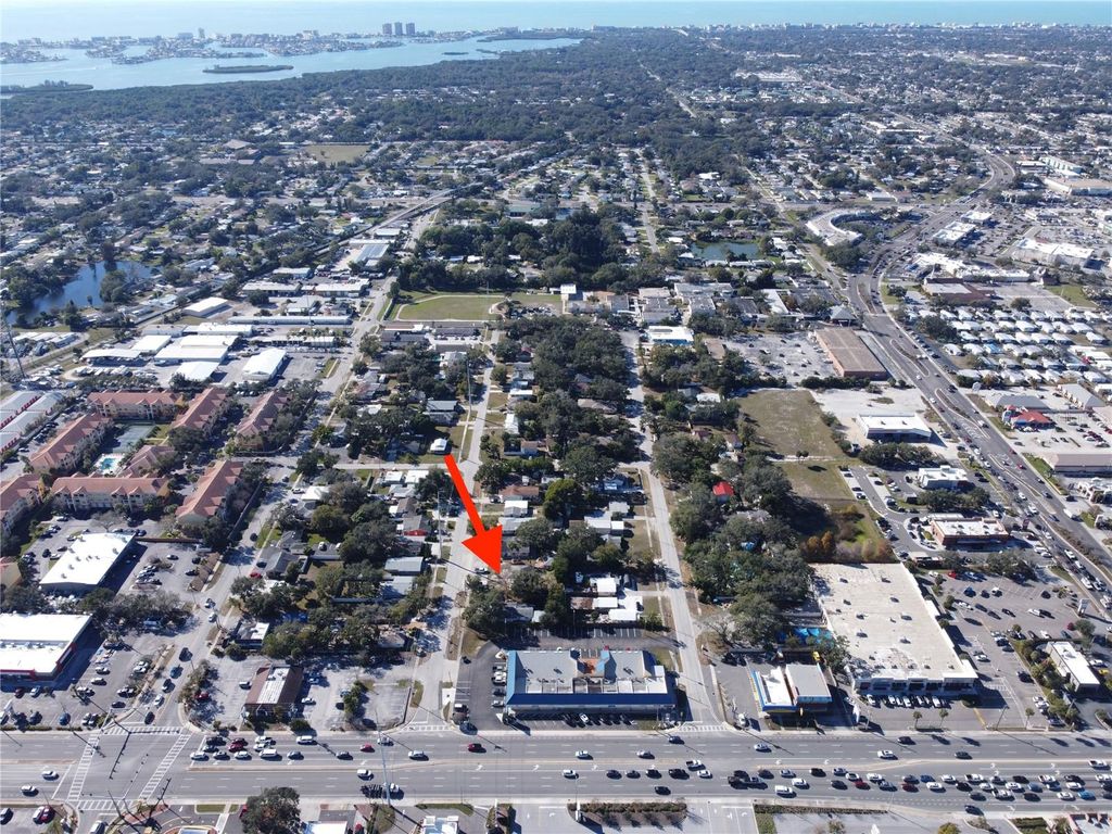 Image 4 of property listing at 10751 71ST AVENUE, Seminole, FL 33772