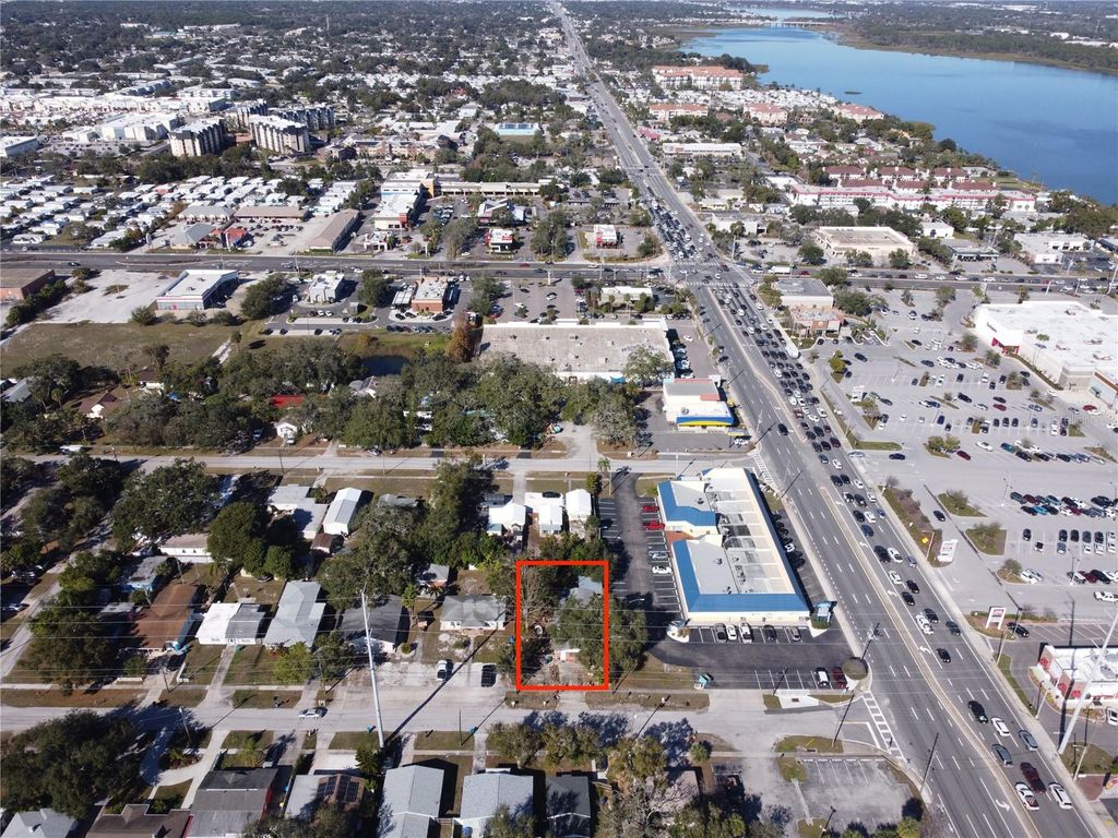 Image 5 of property listing at 10751 71ST AVENUE, Seminole, FL 33772