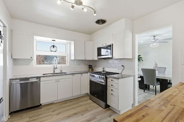 9806 S HARDING Avenue, Evergreen Park, IL 60805