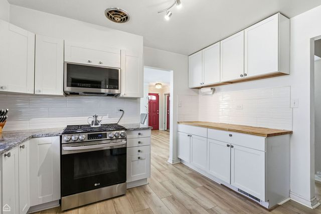 9806 S HARDING Avenue, Evergreen Park, IL 60805