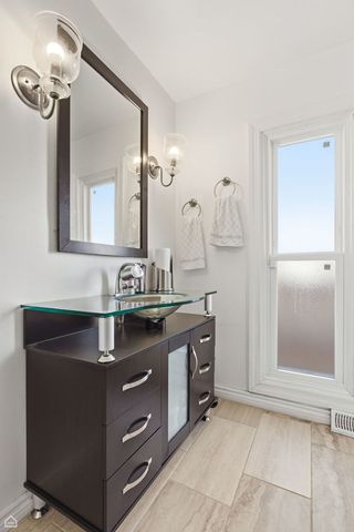 9806 S HARDING Avenue, Evergreen Park, IL 60805