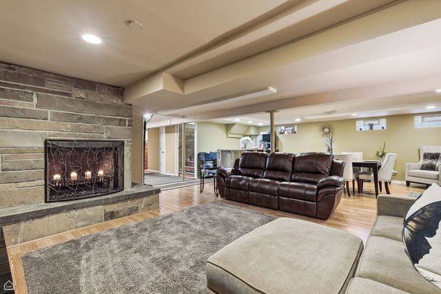 9806 S HARDING Avenue, Evergreen Park, IL 60805