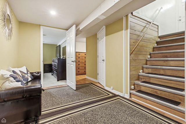 9806 S HARDING Avenue, Evergreen Park, IL 60805