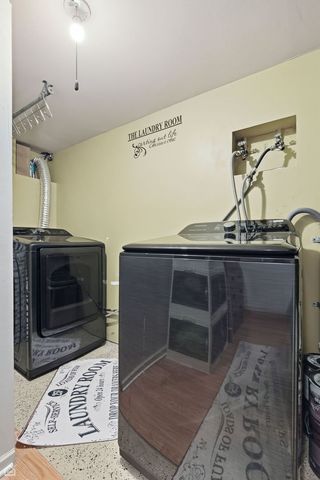 9806 S HARDING Avenue, Evergreen Park, IL 60805