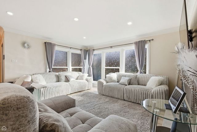 9806 S HARDING Avenue, Evergreen Park, IL 60805