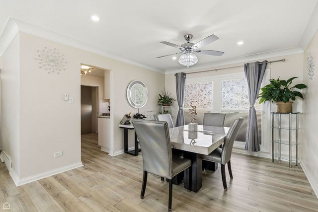 9806 S HARDING Avenue, Evergreen Park, IL 60805