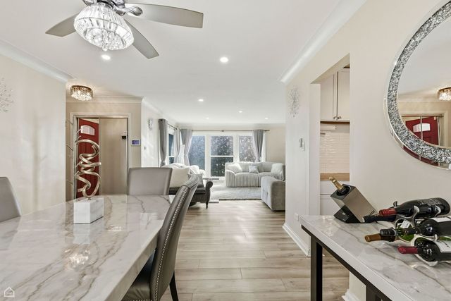 9806 S HARDING Avenue, Evergreen Park, IL 60805