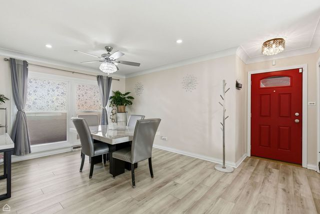 9806 S HARDING Avenue, Evergreen Park, IL 60805