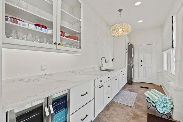 1523 1ST AVENUE W, Bradenton, FL 34205