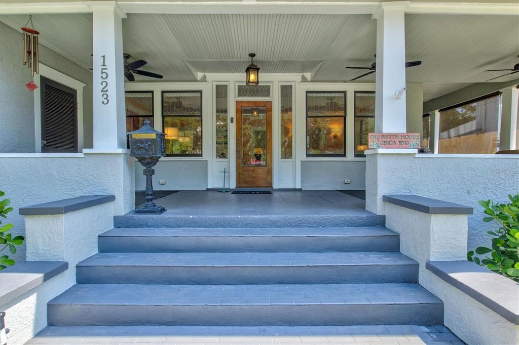 Image 3 of property listing at 1523 1ST AVENUE W, Bradenton, FL 34205