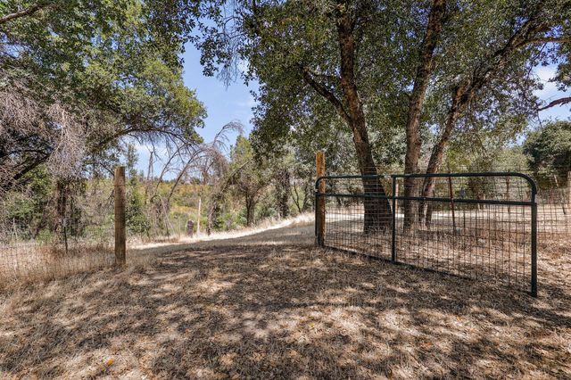 6949 Rector Creek Road, Igo, CA 96047