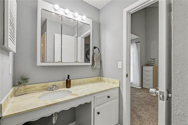 11253 Calico Drive, Kansas City, MO 64137