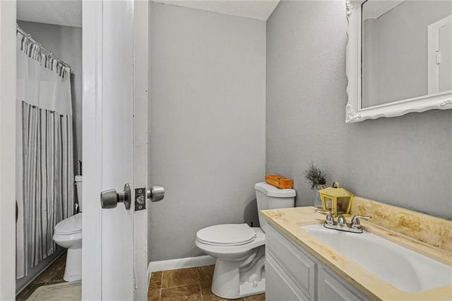 11253 Calico Drive, Kansas City, MO 64137